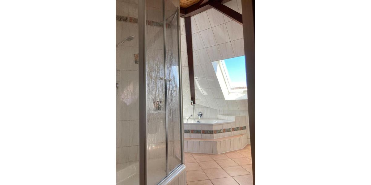 Dachgeschoßwohnung Elsteraue - 2 Zimmer, 60 m&sup2;, 360&euro; | Angebot:25965136