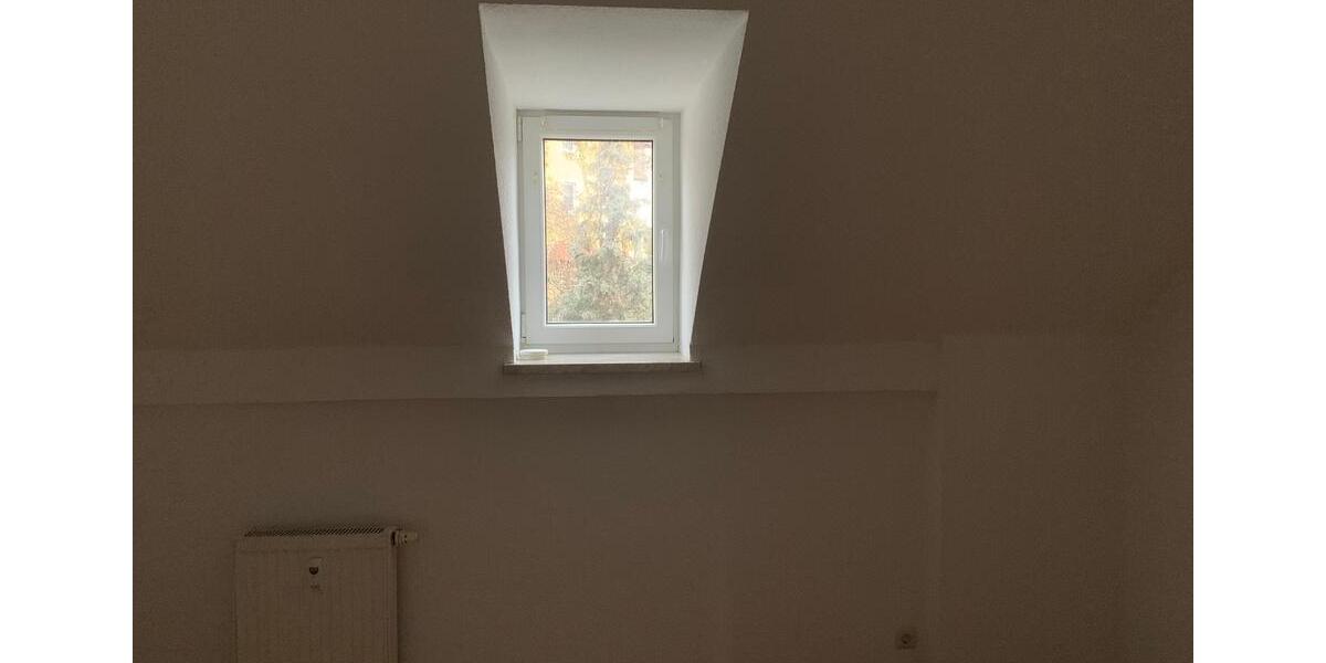Dachgeschoßwohnung Schmölln - 2 Zimmer, 40 m&sup2;, 300&euro; | Angebot:25895135