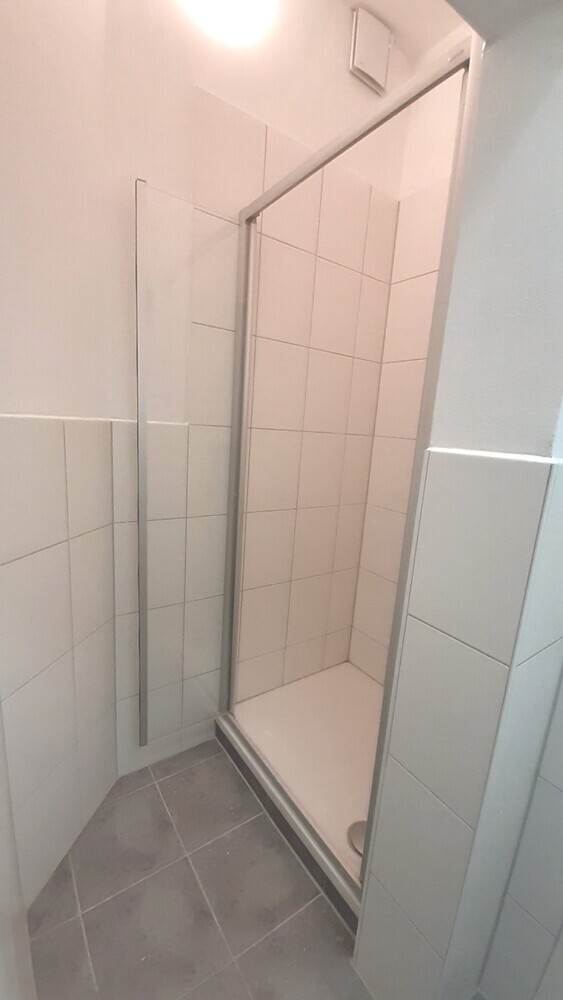 3-Zimmer-Wohnung 2. oder 3. OG, neu saniert, in ruhigem Wohnviertel Gera-Süd