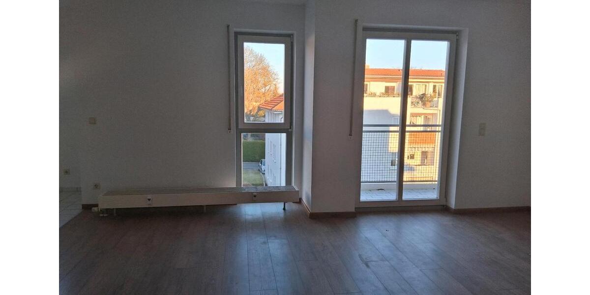 Etagenwohnung Meerane - 1 Zimmer, 36 m&sup2;, 351&euro; | Angebot:26071945