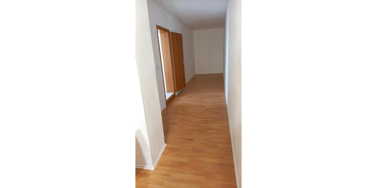 Dachgeschoßwohnung Teuchern - 3 Zimmer, 75 m&sup2;, 338&euro; | Angebot:24344618