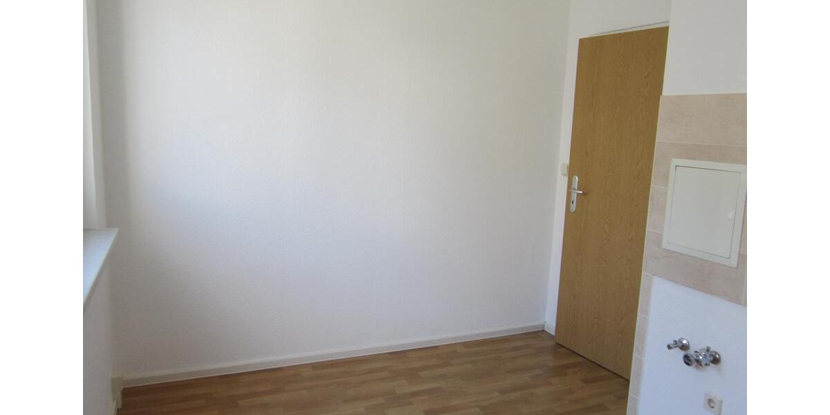 Etagenwohnung Crimmitschau - 4 Zimmer, 87 m&sup2;, 520&euro; | Angebot:19635396