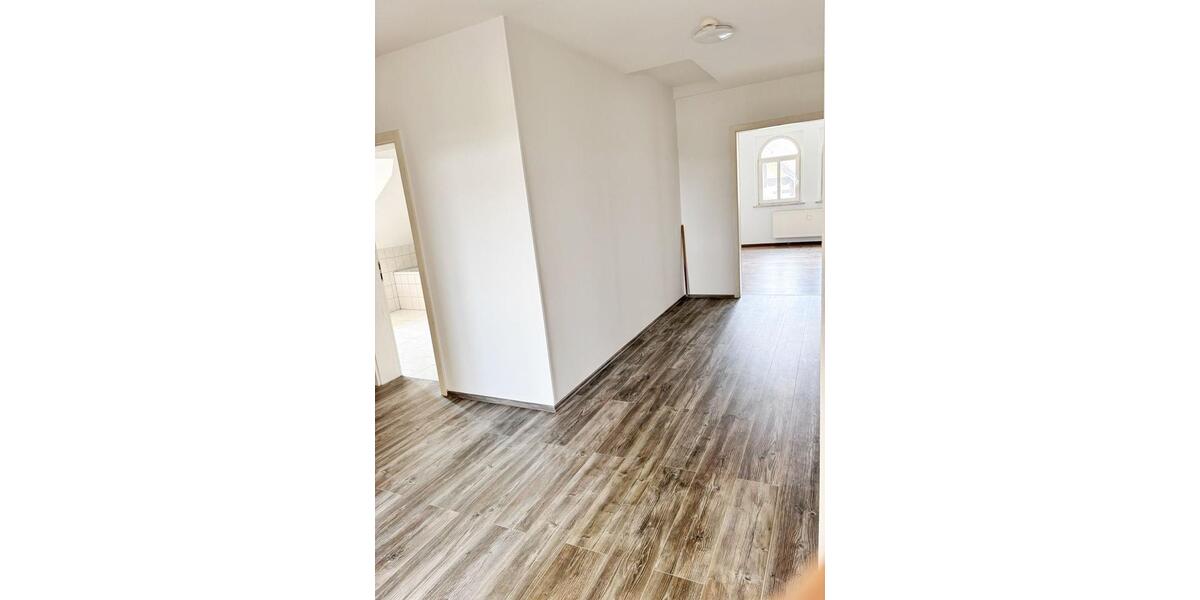 Dachgeschoßwohnung Meerane - 4 Zimmer, 127 m&sup2;, 730&euro; | Angebot:26293189
