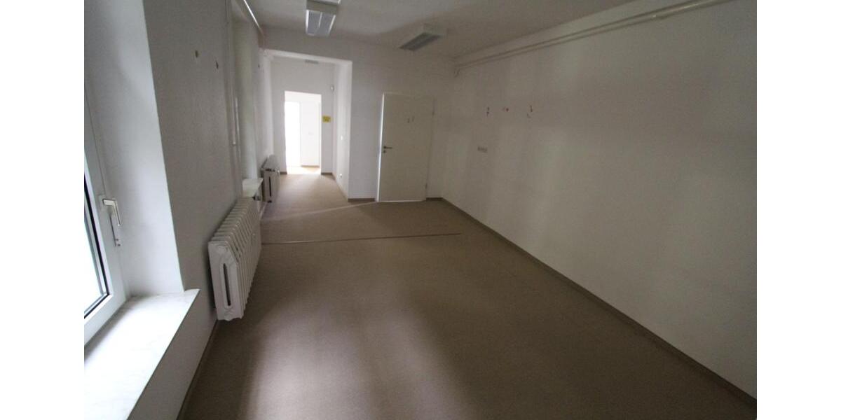 Sehr gut geschnittene Ladeneinheit im Zentrum von Meerane zimmer