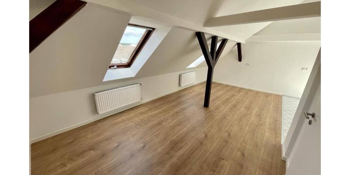 Mit Weitblick! 2,5 Raum DG Wohnung mit offener Küche im Wohnzimmer. Modernes Bad mit Wanne! - Dachgeschoßwohnung Gera Alt-Bieblach | Angebot:26248794