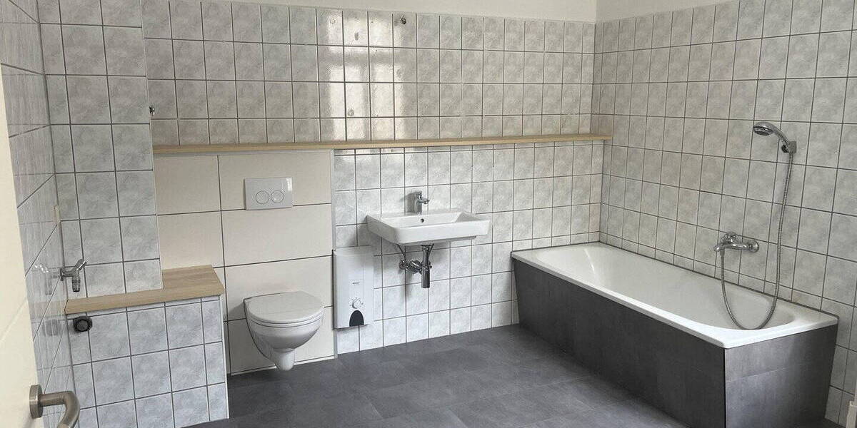 Etagenwohnung Gera Innenstadt - 2 Zimmer, 66 m&sup2;, 429&euro; | Angebot:26800183