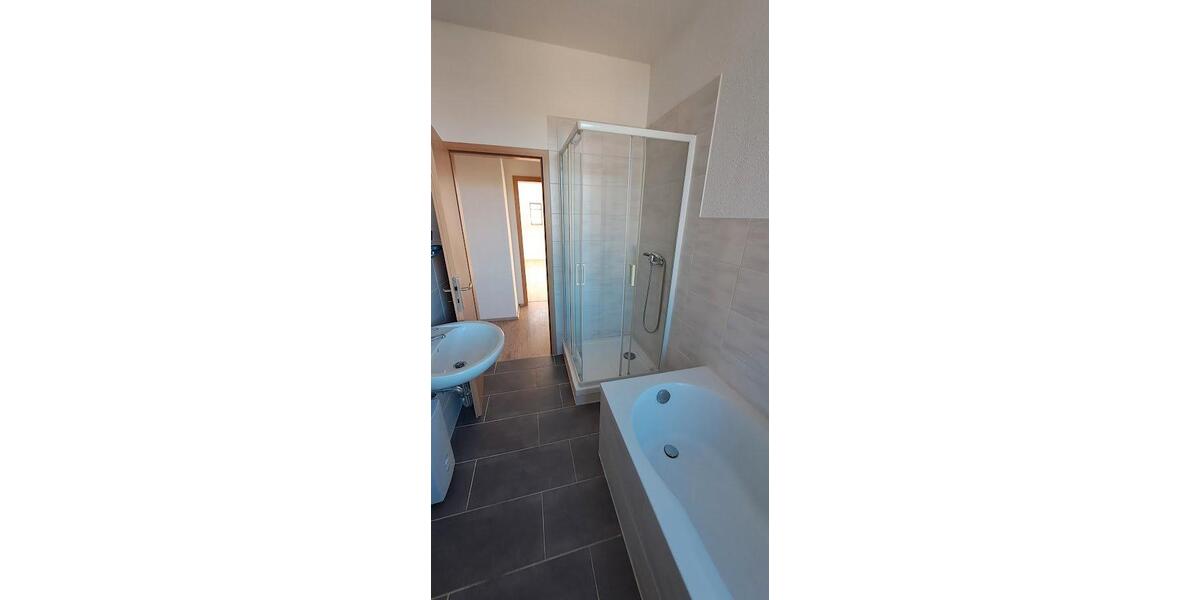 Etagenwohnung Crimmitschau - 3 Zimmer, 76 m&sup2;, 450&euro; | Angebot:26407556