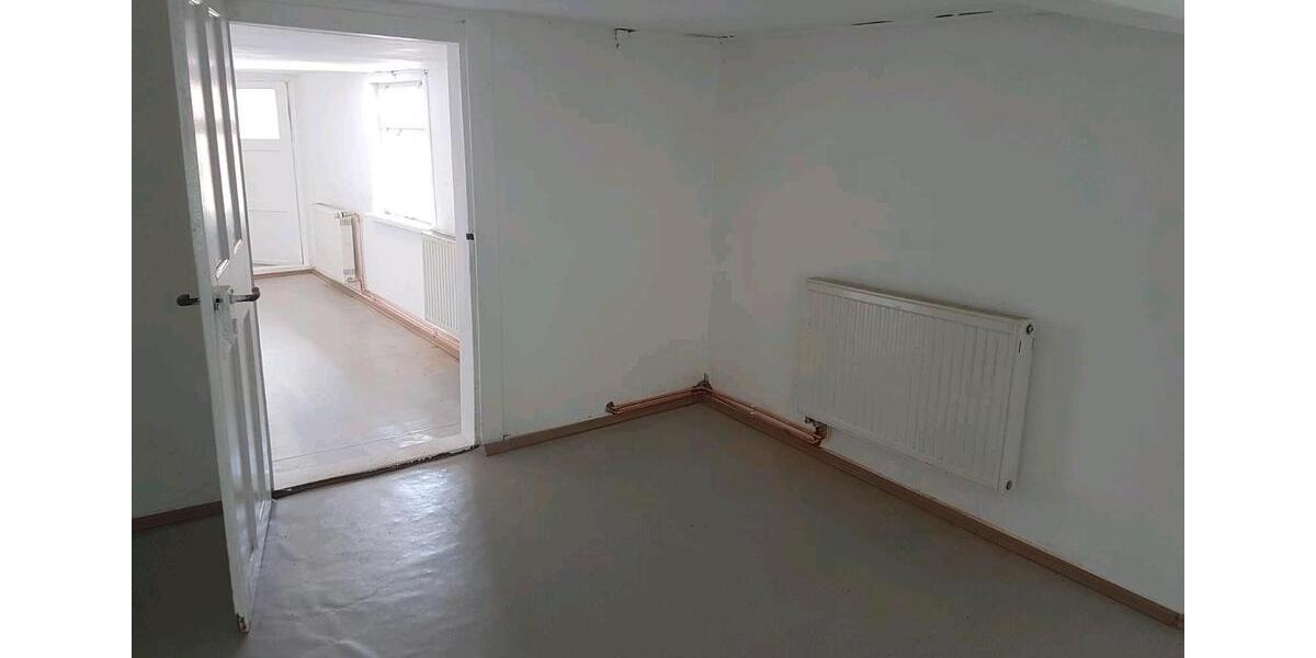 Etagenwohnung Meuselwitz - 8 Zimmer, 160 m&sup2;, 1.200&euro; | Angebot:26321990