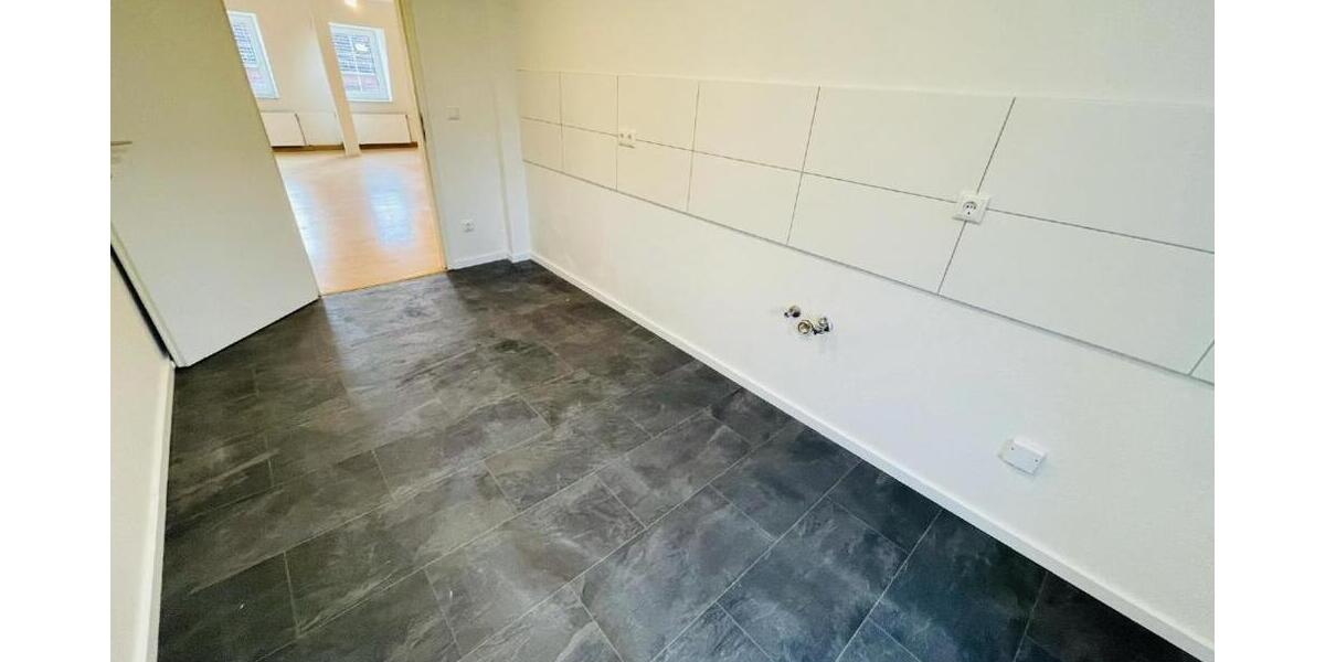 **Ihr neues Zuhause wartet: 4-Raum-Wohnung mit Komfort-Badezimmer und großzügigem Wohnambiente!** - Dachgeschoßwohnung Gera Alt-Bieblach | Angebot:26248804