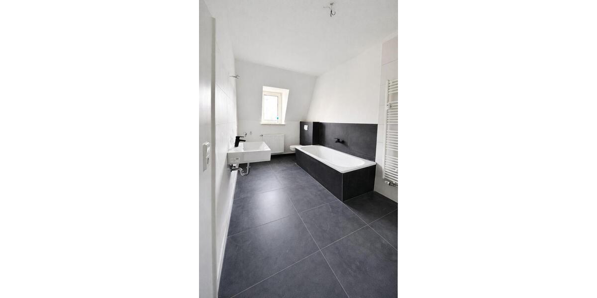 Dachgeschoßwohnung Meerane - 3 Zimmer, 71 m&sup2;, 585&euro; | Angebot:25306550