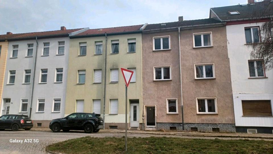 Reihenhaus Meuselwitz - 8 Zimmer, 180 m&sup2;, 88.000&euro; | Angebot:26102820