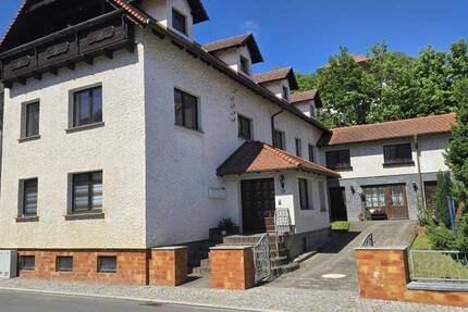 (A1572) geräumiges Mehrfamilienhaus am Hermsdorfer Kreuz 1 zimmer