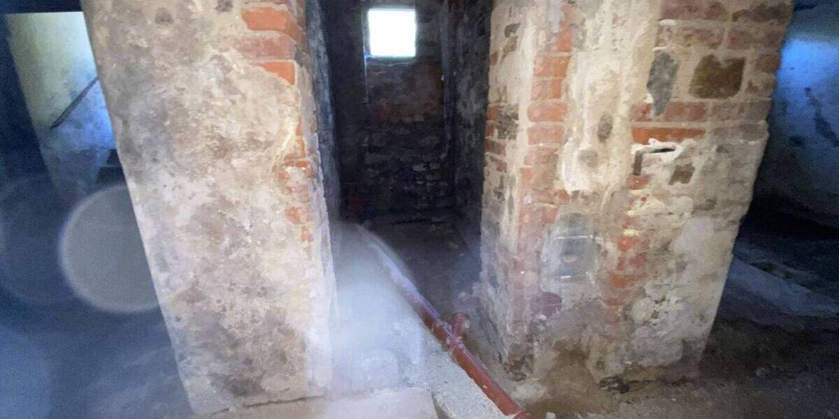 Sanierungsbedürftiges Mehrfamilienhaus mit 2-3 Wohneinheiten 1 zimmer