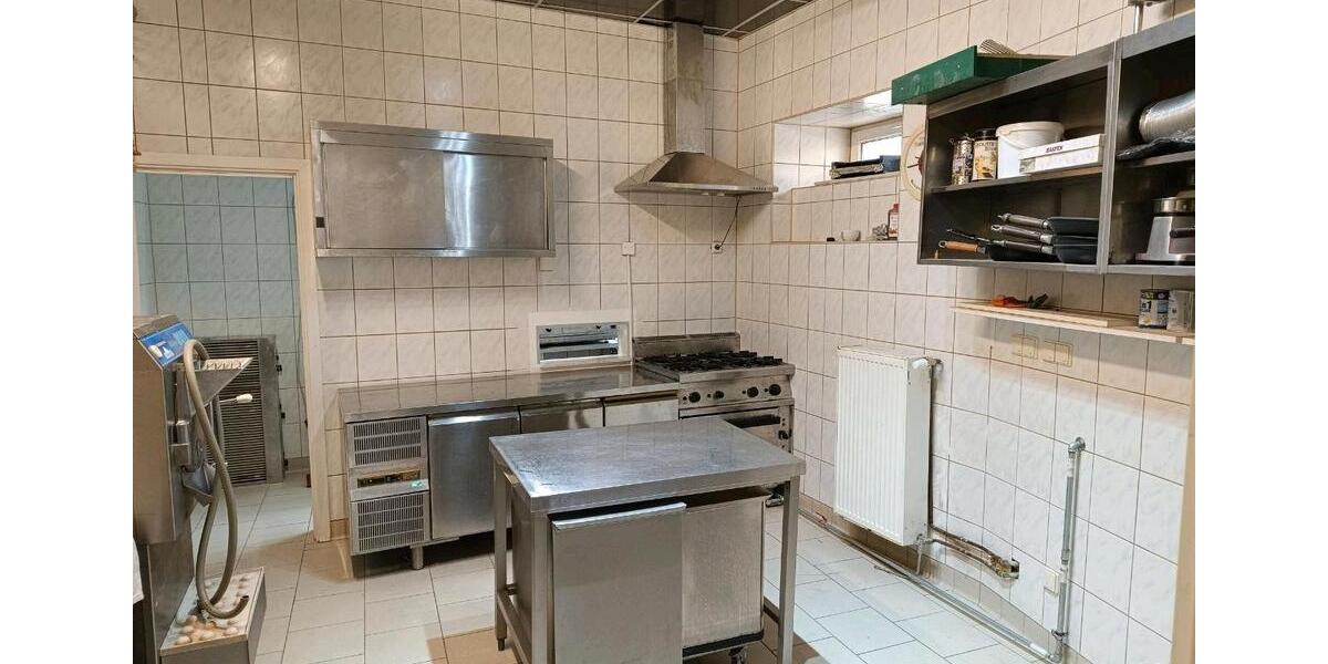 Einfamilienhaus Zeitz - 6 Zimmer, 300 m&sup2;, 1.600&euro; | Angebot:23649340