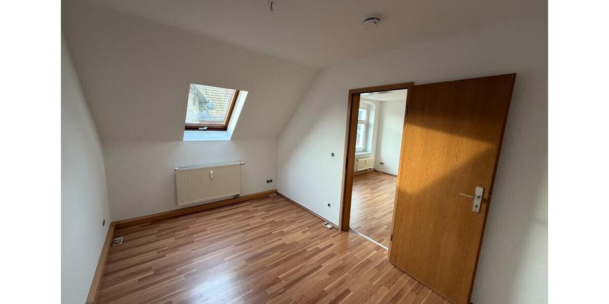 Dachgeschoßwohnung Altenburg - 2 Zimmer, 42 m&sup2;, 300&euro; | Angebot:24651533