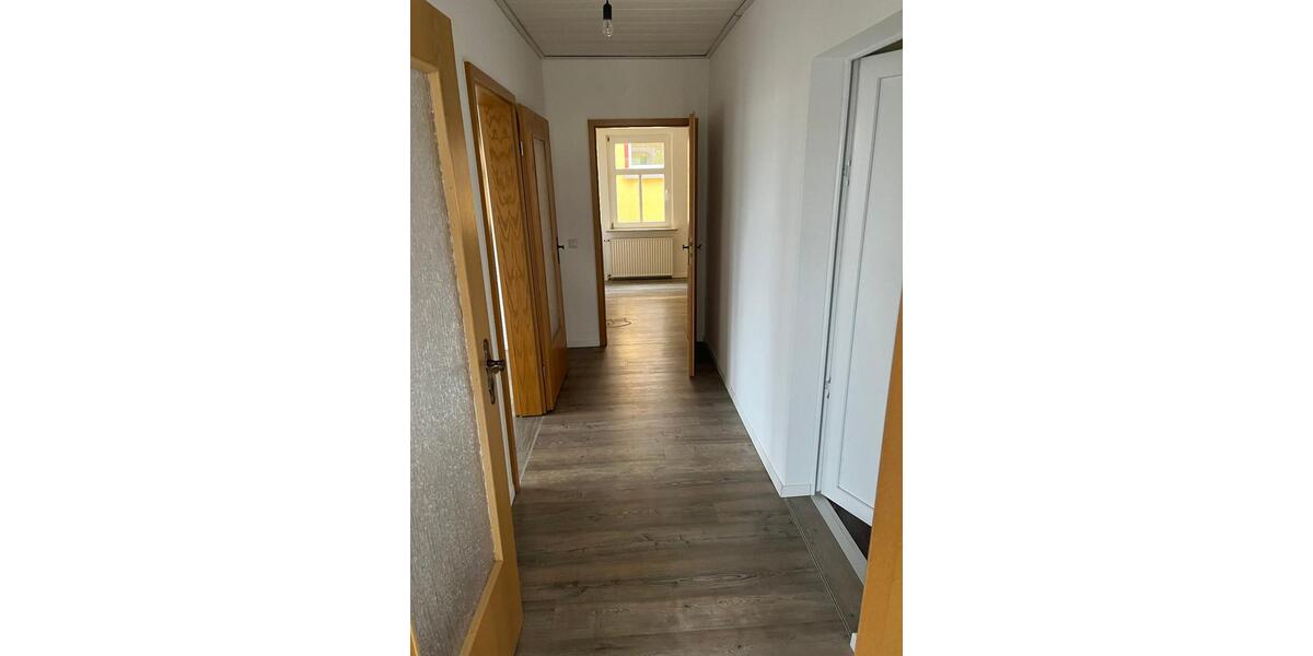 Dachgeschoßwohnung Triptis - 3 Zimmer, 72 m&sup2;, 490&euro; | Angebot:24712626