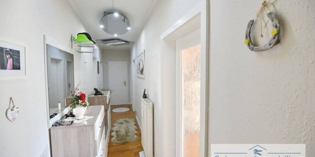 Etagenwohnung Meerane - 3 Zimmer, 84 m&sup2;, 510&euro; | Angebot:26879089