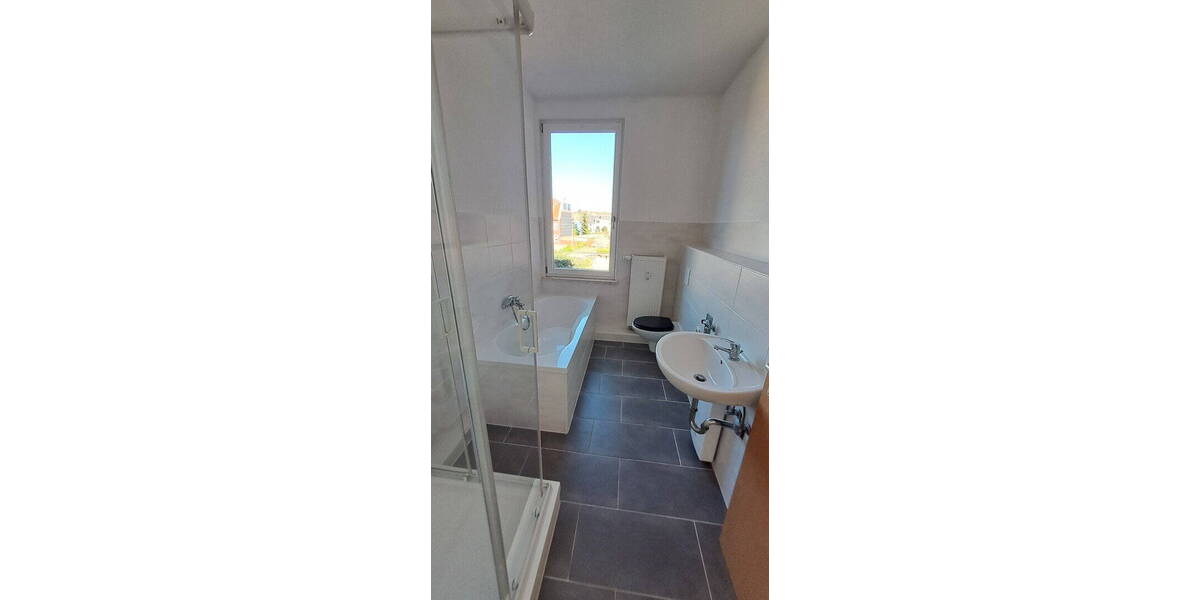Etagenwohnung Crimmitschau - 3 Zimmer, 76 m&sup2;, 450&euro; | Angebot:26807688