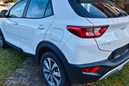 Kia Stonic 3.230 km 21.480 € Altenburg 04600