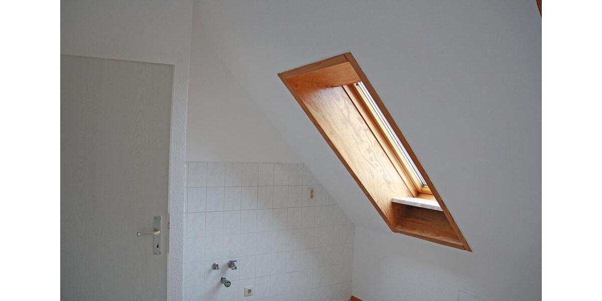 Dachgeschoßwohnung Zeitz - 2 Zimmer, 63 m&sup2;, 275&euro; | Angebot:25832961