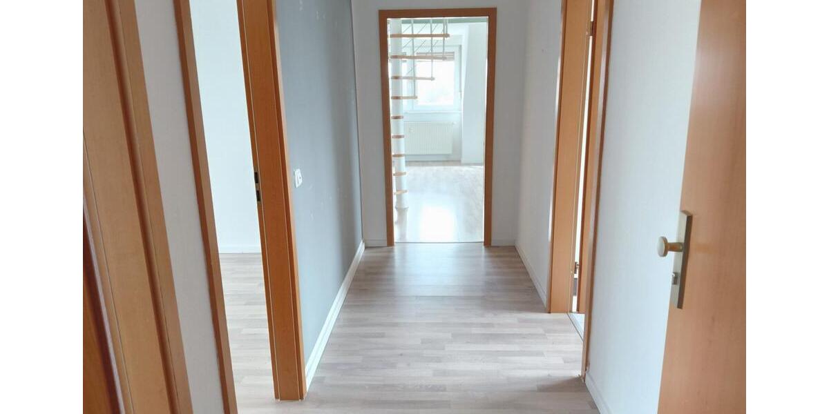 Dachgeschoßwohnung Elsteraue - 3.5 Zimmer, 85 m&sup2;, 470&euro; | Angebot:26233704