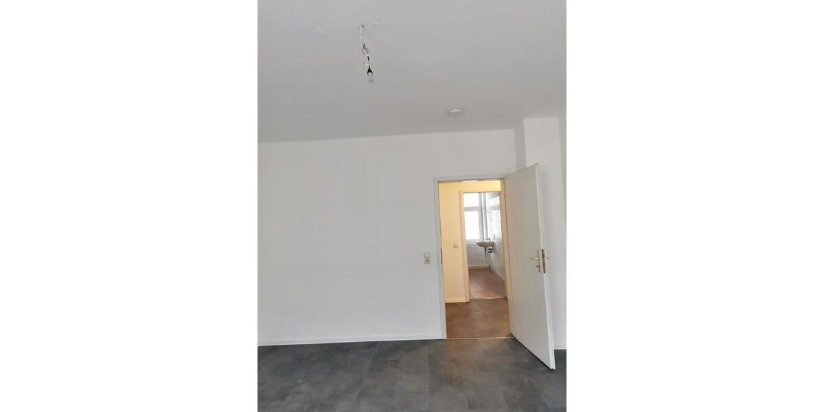 Erdgeschoßwohnung Gera Debschwitz - 3 Zimmer, 92 m&sup2;, 590&euro; | Angebot:26060314