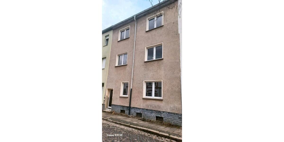 Reihenhaus Meuselwitz - 8 Zimmer, 180 m&sup2;, 88.000&euro; | Angebot:26102820