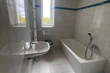 Wohnung zum Mieten in Zeitz 377,88 € 67.48 m² 3 zimmer