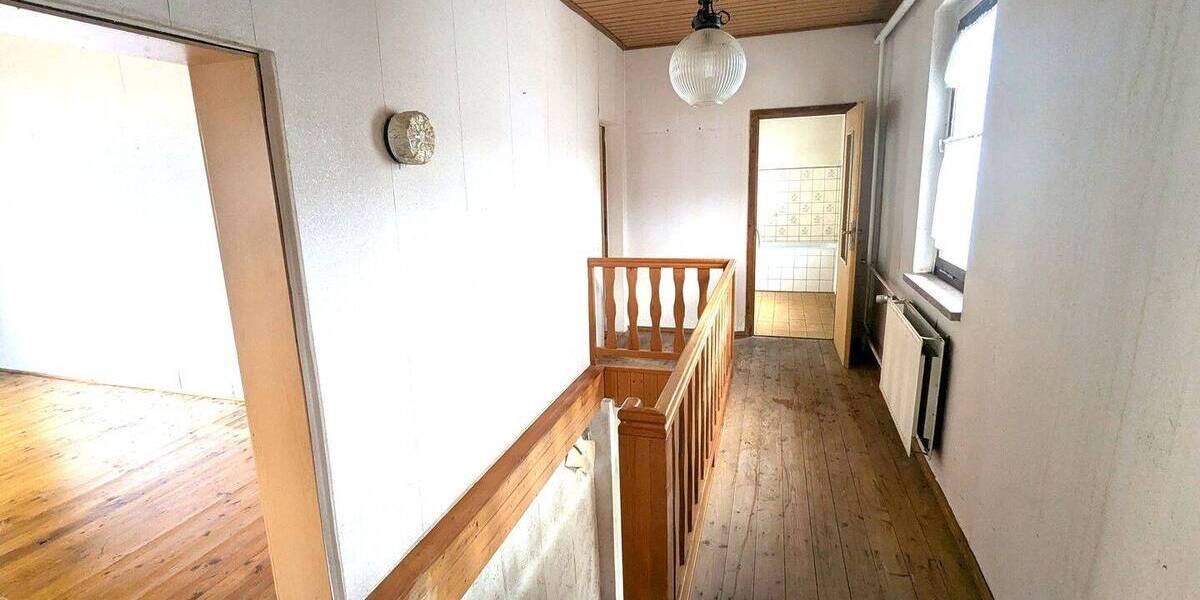 Mehrfamilienhaus, Wohnhaus Hermsdorf - 6 Zimmer, 155 m&sup2;, 79.000&euro; | Angebot:25703141