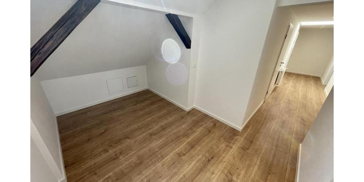 Mit Weitblick! 2,5 Raum DG Wohnung mit offener Küche im Wohnzimmer. Modernes Bad mit Wanne! - Dachgeschoßwohnung Gera Alt-Bieblach | Angebot:26248794