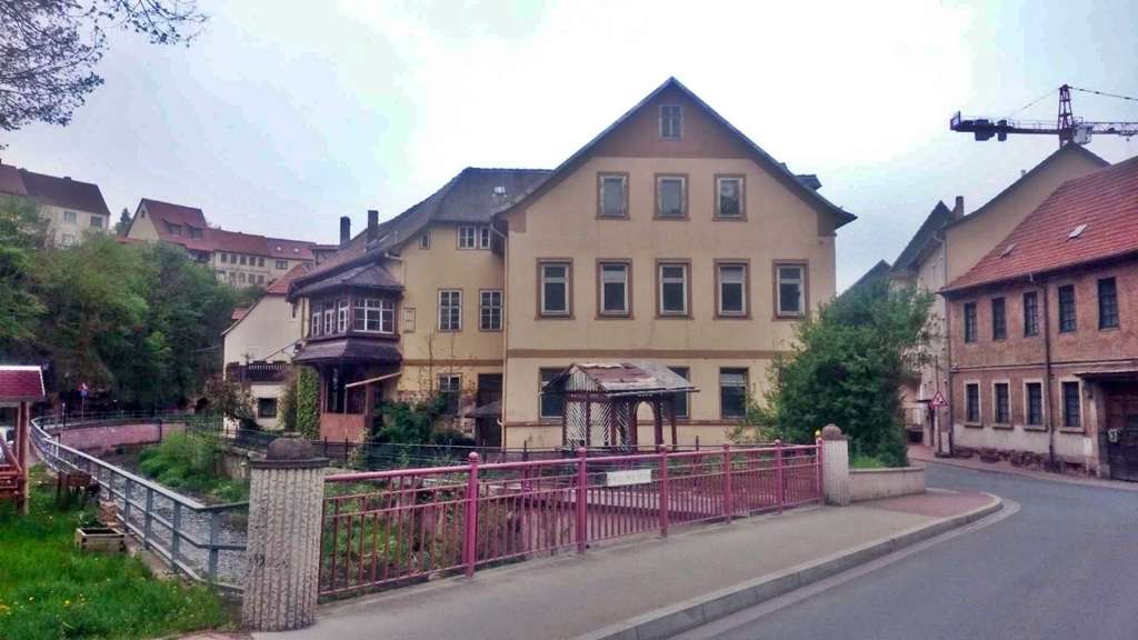 Einfamilienhaus Stadtroda - 10 Zimmer, 250 m&sup2;, 250.000&euro; | Angebot:21129827