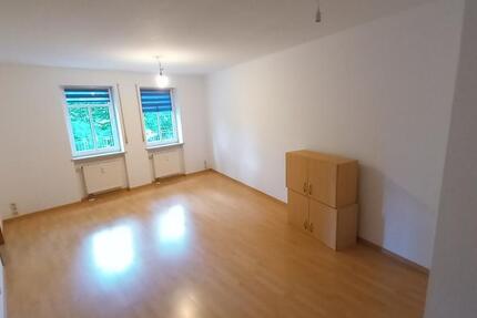 Wohnung Crimmitschau - 1 Zimmer, 35 m&sup2;, 200&euro; | Angebot:24416208