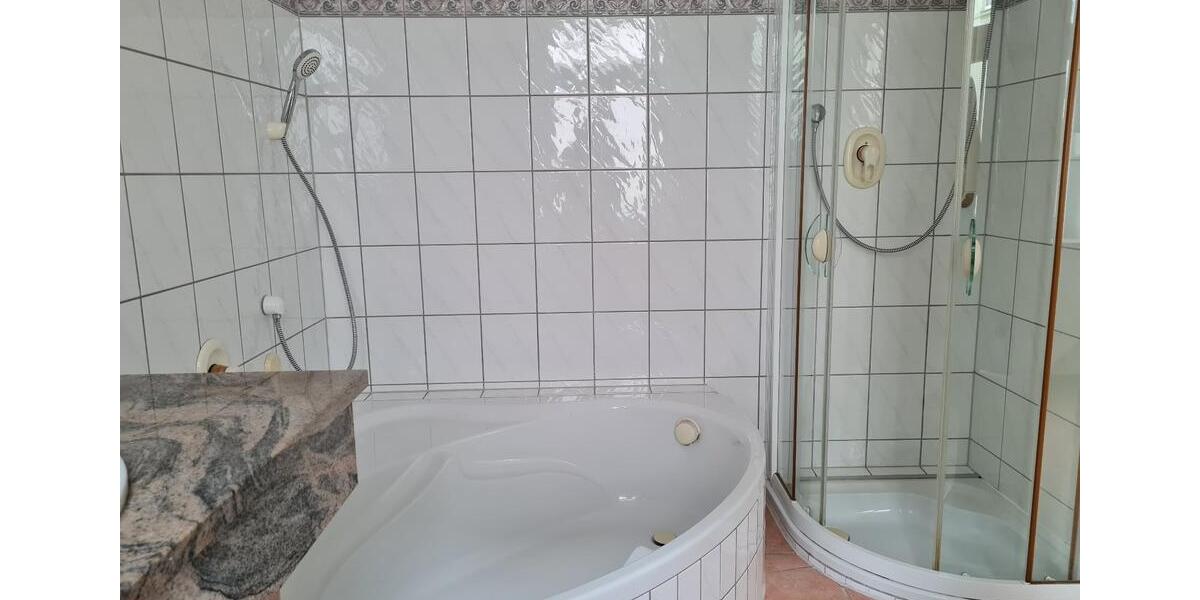 Erdgeschoßwohnung Gera - 2 Zimmer, 55 m&sup2;, 450&euro; | Angebot:27722134