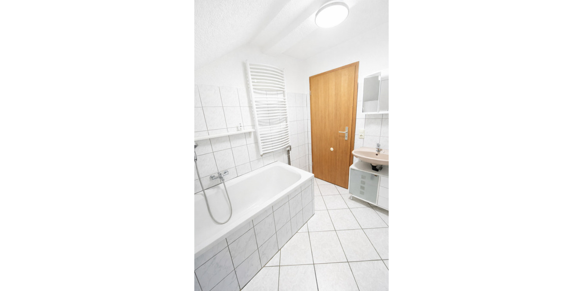 helle 3-Raum-Dachgeschosswohnung (76 m²) 3 zimmer