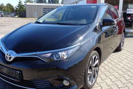 Toyota Auris 55.000 km 12.600 &euro; Zeitz 06712