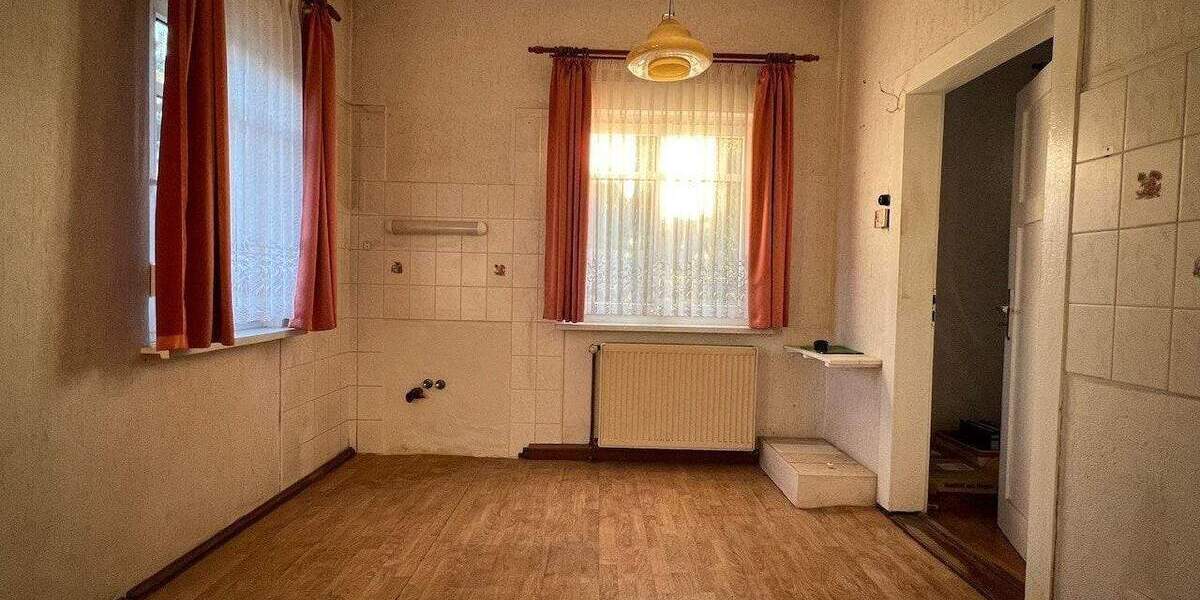 Einfamilienhaus Teuchern - 4 Zimmer, 90 m&sup2;, 100.000&euro; | Angebot:25676782