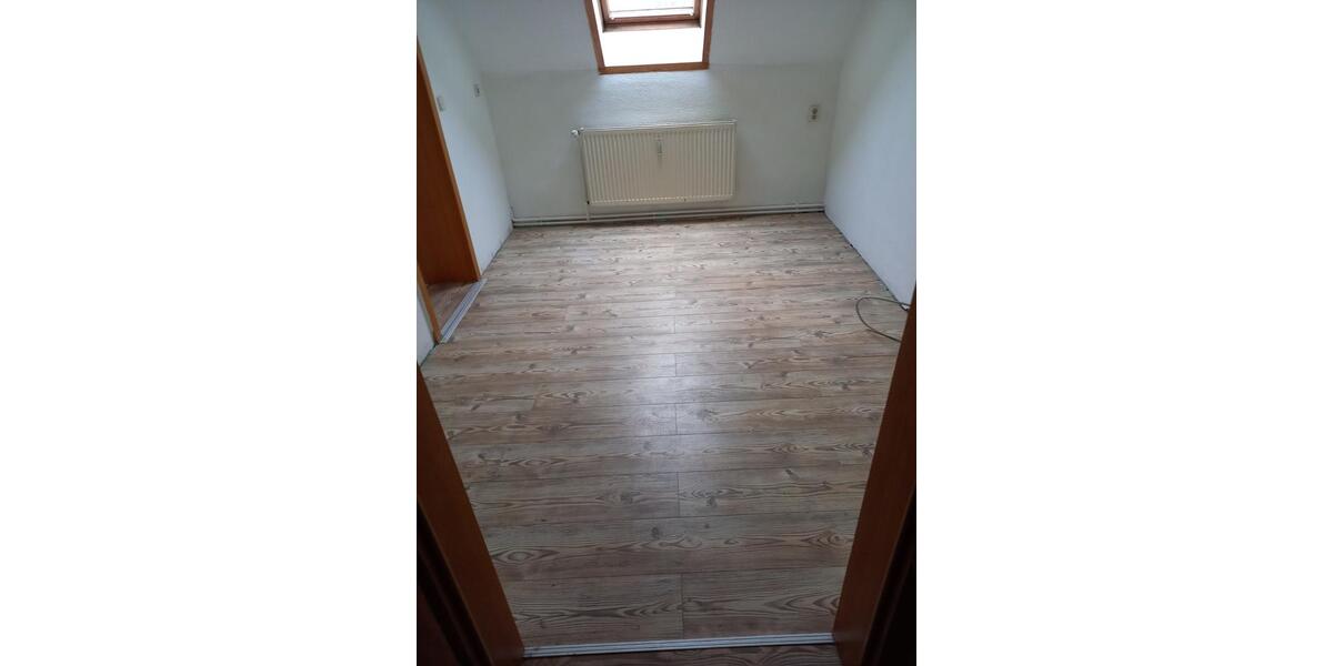 Dachgeschoßwohnung Teuchern - 2.5 Zimmer, 64 m&sup2;, 288&euro; | Angebot:24344621