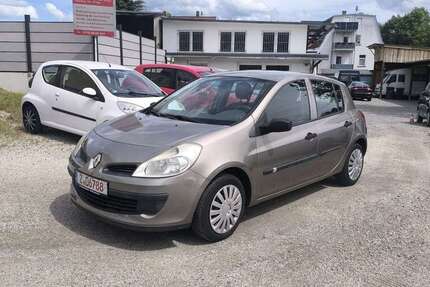 Renault Clio 89.000 km 2.999 &euro; Neukirchen 08459