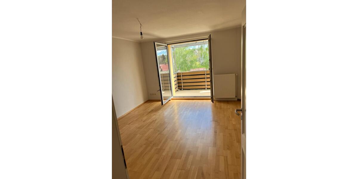 Dachgeschoßwohnung Altenburg - 3 Zimmer, 58 m&sup2;, 55.000&euro; | Angebot:27017040