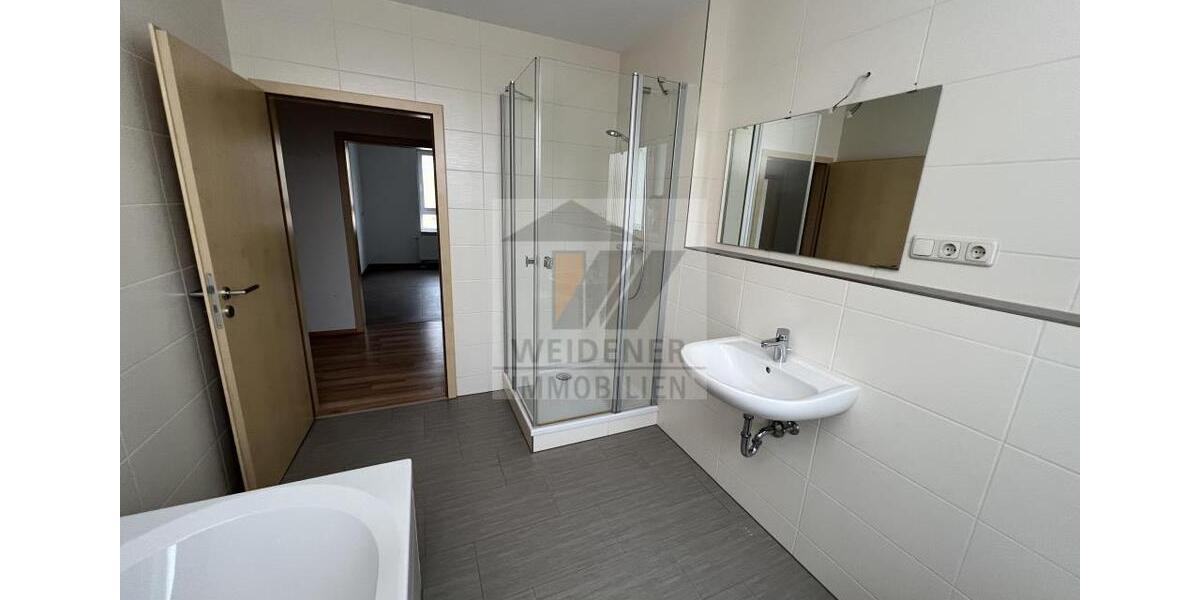 Moderne 3 Raum-Wohnung mit stylischem Bad mit Fenster, Dusche und Wanne. 3 zimmer