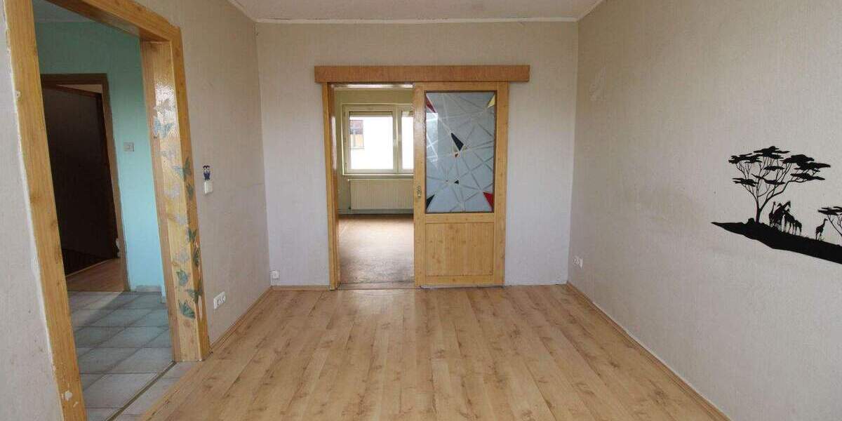 Doppelhaushälfte Teuchern Naundorf - 5 Zimmer, 170 m&sup2;, 110.000&euro; | Angebot:25736455