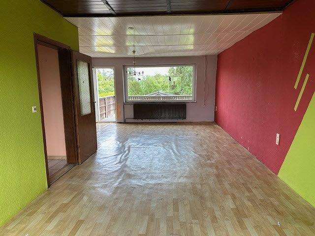 Wohnen auf einer Ebene - Großer sanierungbedürftiger Bungalow mit viel Potenzial - Einfamilienhaus Triptis | Angebot:24542218