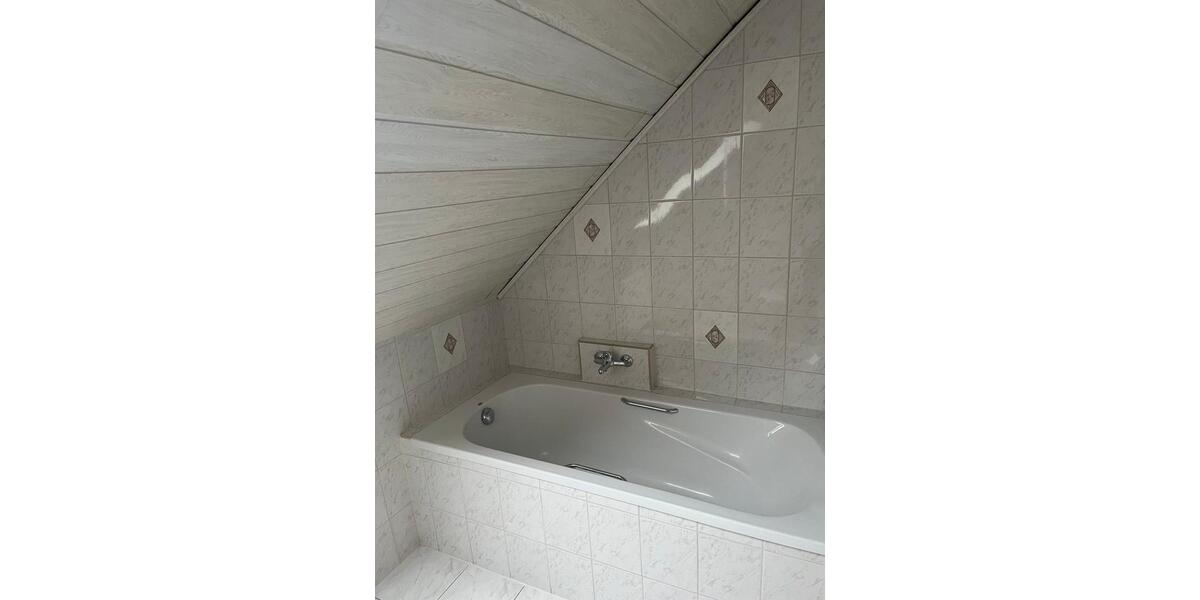 Dachgeschoßwohnung Triptis - 3 Zimmer, 72 m&sup2;, 490&euro; | Angebot:24712626