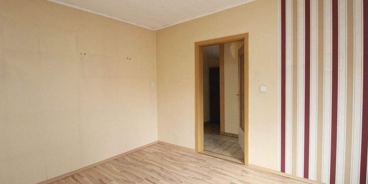 Doppelhaushälfte Teuchern Naundorf - 5 Zimmer, 170 m&sup2;, 110.000&euro; | Angebot:25736455