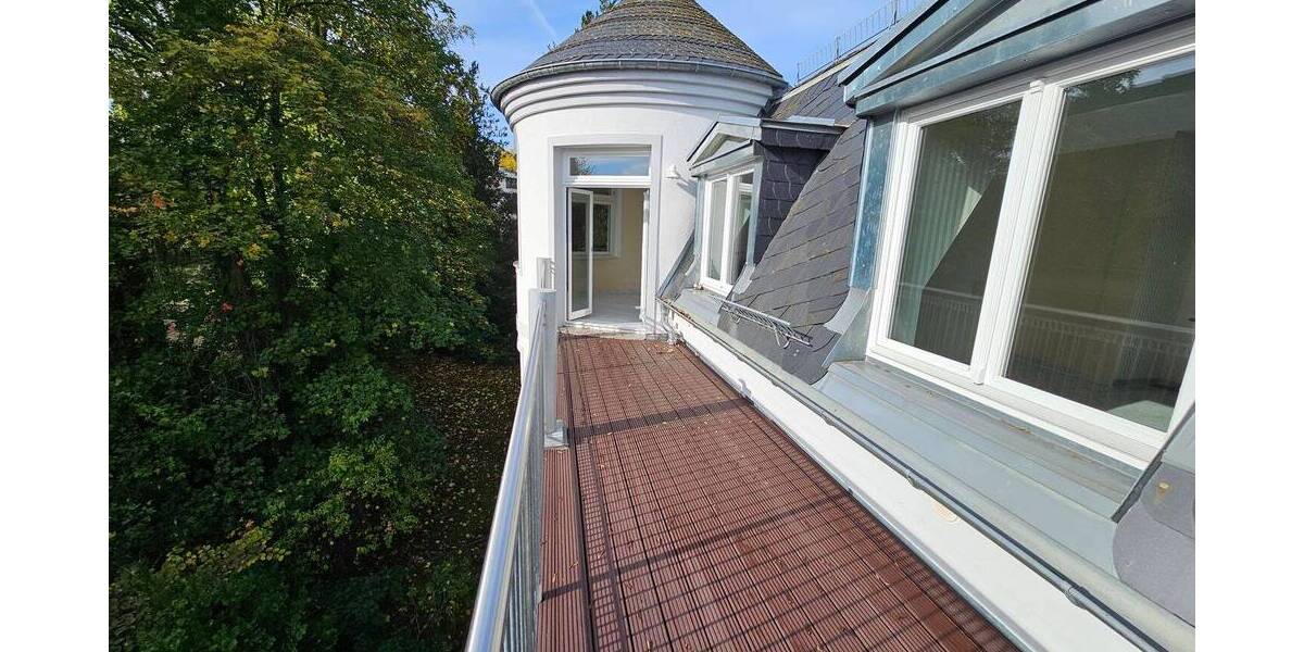 Eigentum mit Altbaucharme in bester Villenlage, Balkon, Kamin, gr. Garten, SUV-TG; viele Finanzierungsmodelle mgl. 5 zimmer