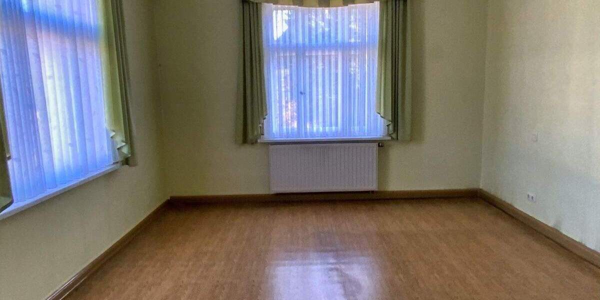 Einfamilienhaus Neustadt - 7 Zimmer, 225 m&sup2;, 250.000&euro; | Angebot:25673078
