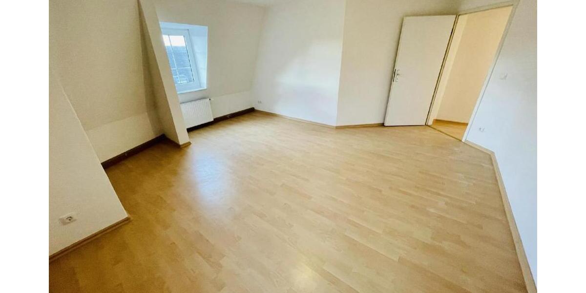 **Ihr neues Zuhause wartet: 4-Raum-Wohnung mit Komfort-Badezimmer und großzügigem Wohnambiente!** - Dachgeschoßwohnung Gera Alt-Bieblach | Angebot:26876574
