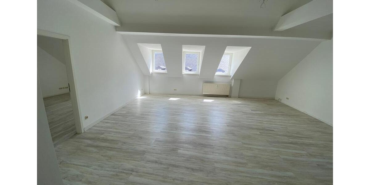 Dachgeschoßwohnung Greiz - 4 Zimmer, 152 m&sup2;, 836&euro; | Angebot:26462524