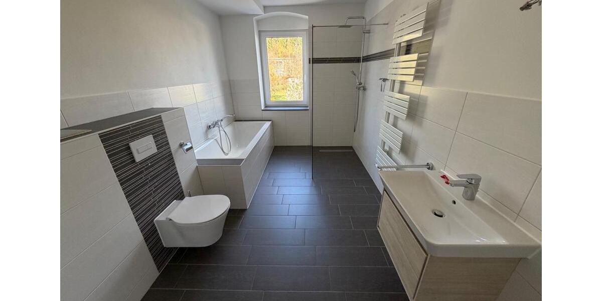 Etagenwohnung Fraureuth - 4 Zimmer, 97 m&sup2;, 772&euro; | Angebot:26226452