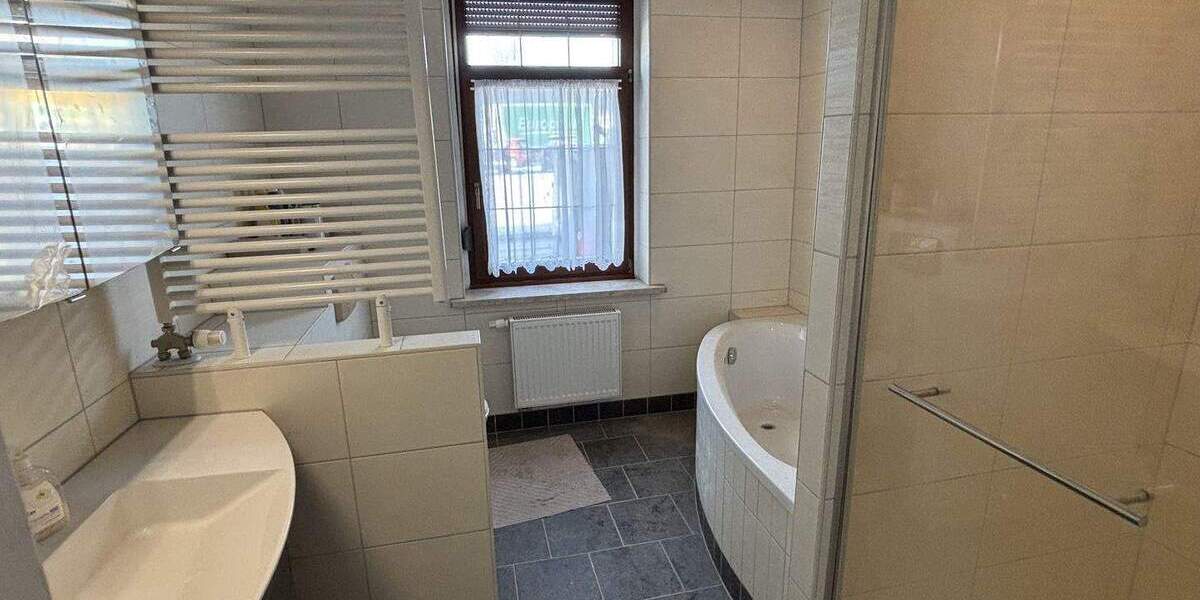 Etagenwohnung Werdau Leubnitz - 3 Zimmer, 90 m&sup2;, 60.000&euro; | Angebot:25687159